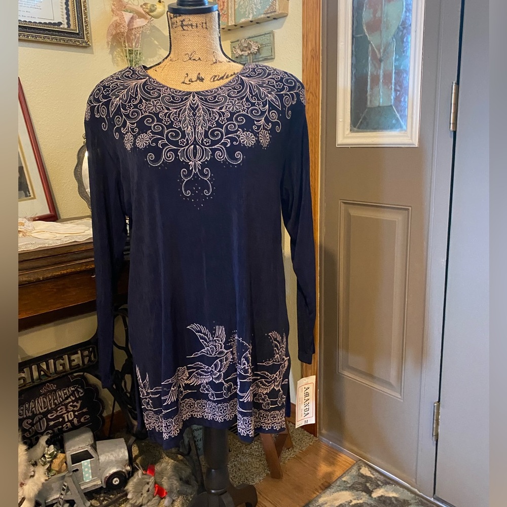 AMANDA Paris London New York ladies top